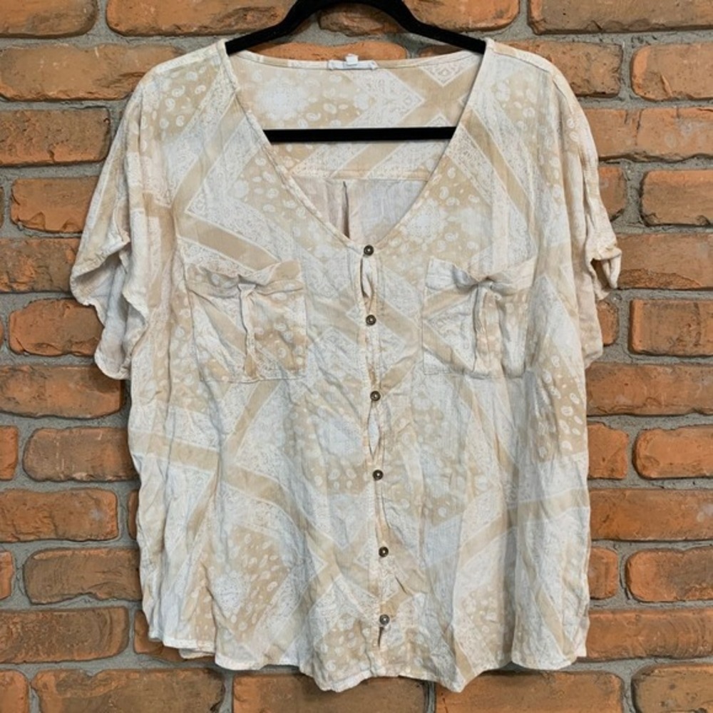 Maurices Button Down Top Womens Size XXL Beige White Bandana Print Short Sleeve